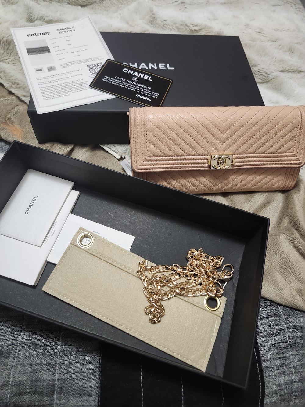 CHANEL Blush Tan Folded Leather Wallet - Picture 4 of 12